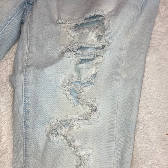 american eagle ripped jeans - Picture 2 of 5
